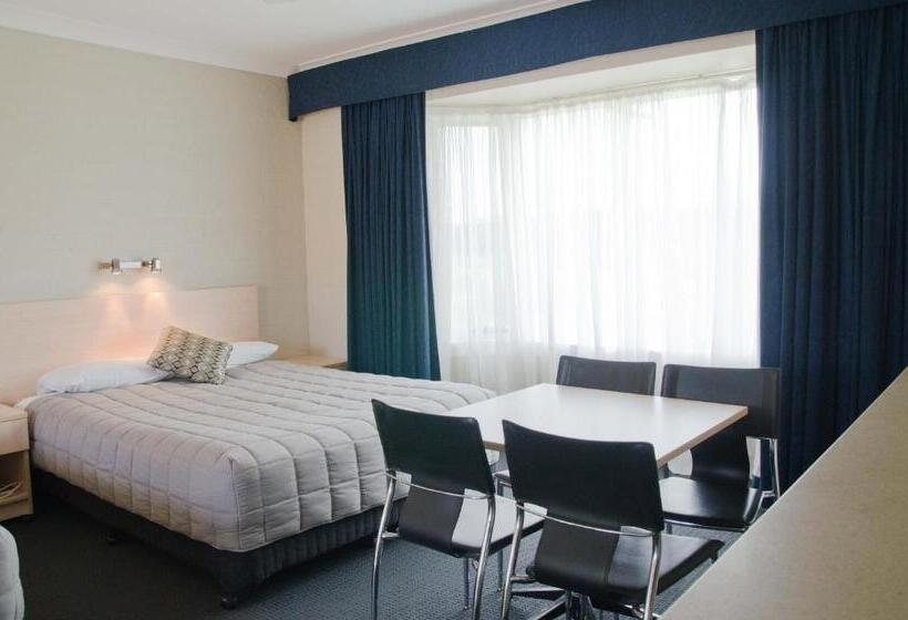 מוטל Baybrook Motor Inn