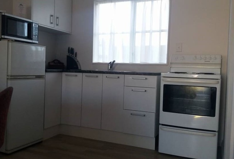 מוטל Settlers Motor Lodge