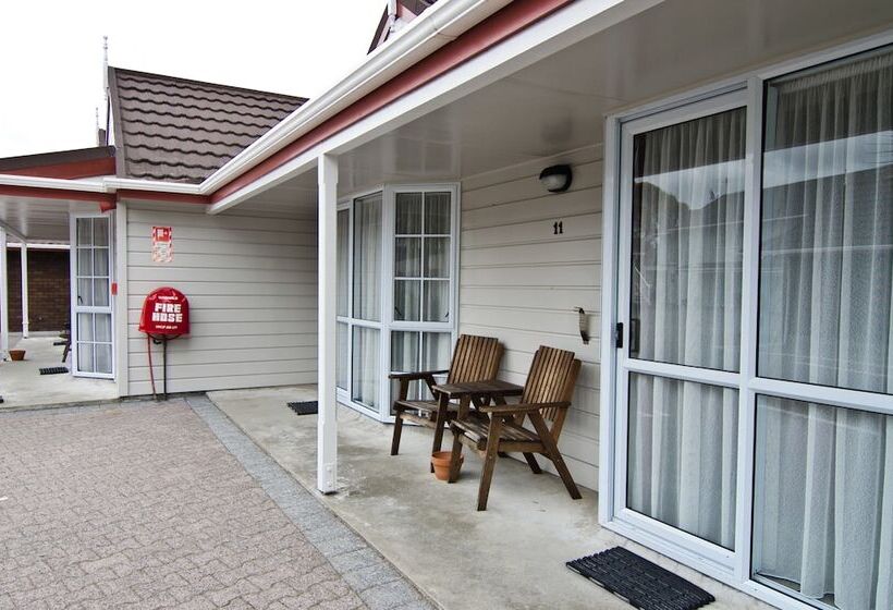 מוטל Settlers Motor Lodge