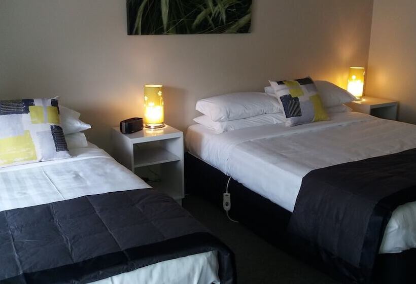 מוטל Settlers Motor Lodge