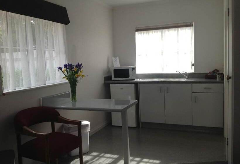 מוטל Settlers Motor Lodge