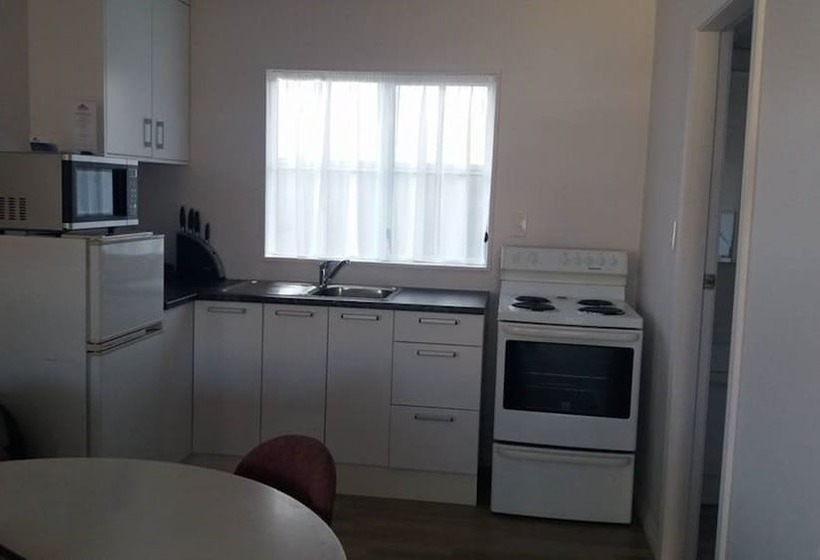 מוטל Settlers Motor Lodge