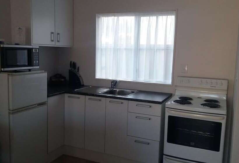 מוטל Settlers Motor Lodge