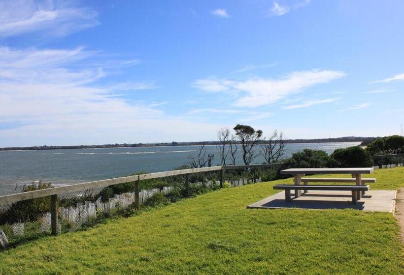 Pelicans Motel San Remo