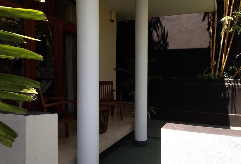 פנסיון Silvikris Villa