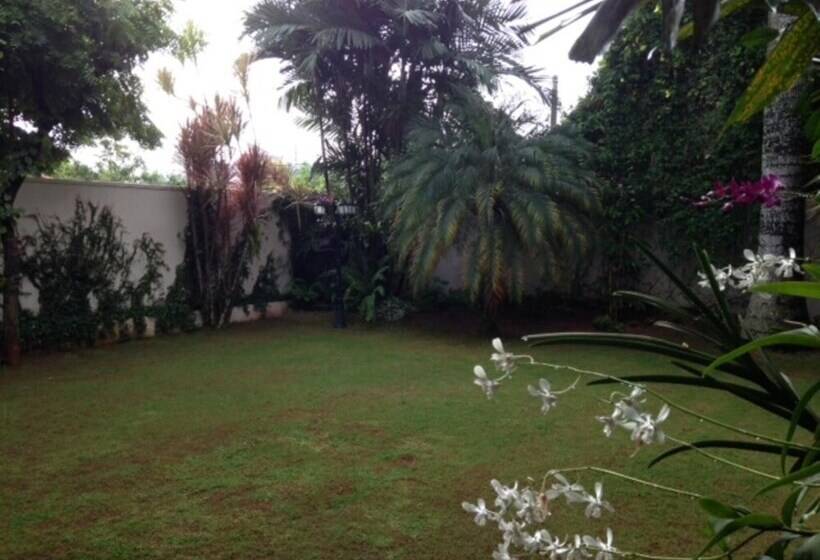 פנסיון Silvikris Villa