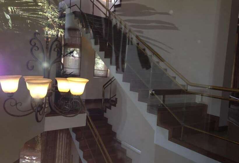 פנסיון Silvikris Villa