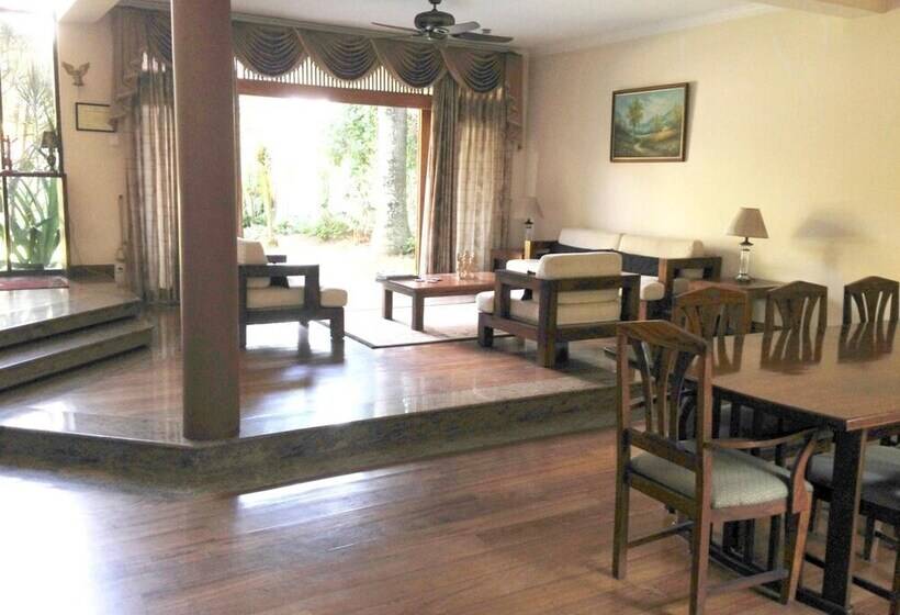 פנסיון Silvikris Villa