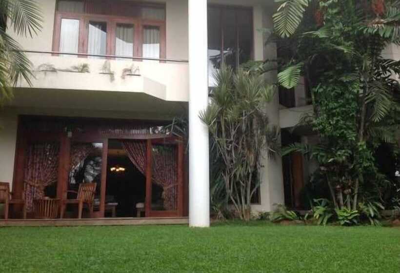 פנסיון Silvikris Villa