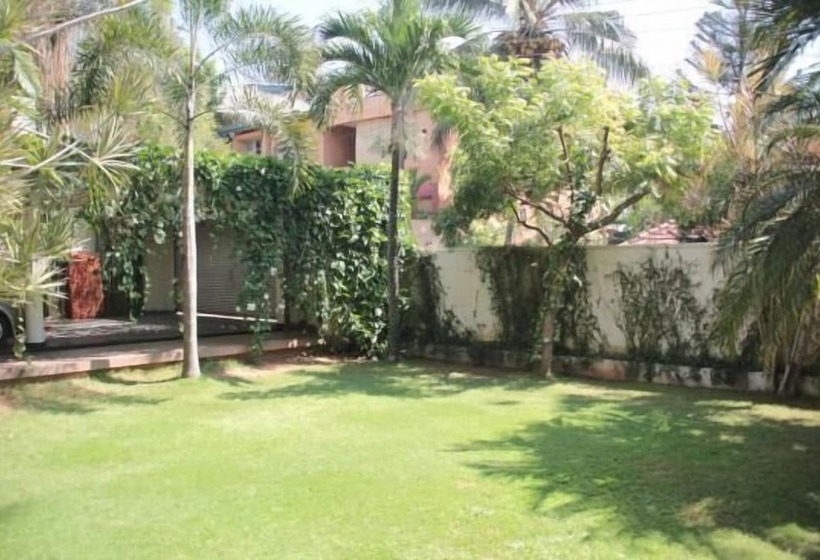 פנסיון Silvikris Villa