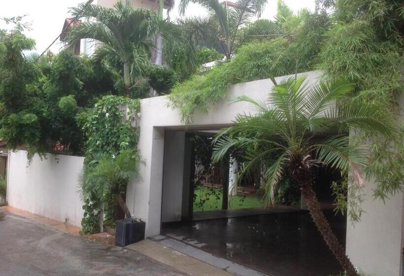 פנסיון Silvikris Villa