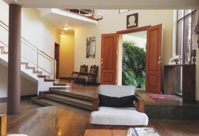 פנסיון Silvikris Villa