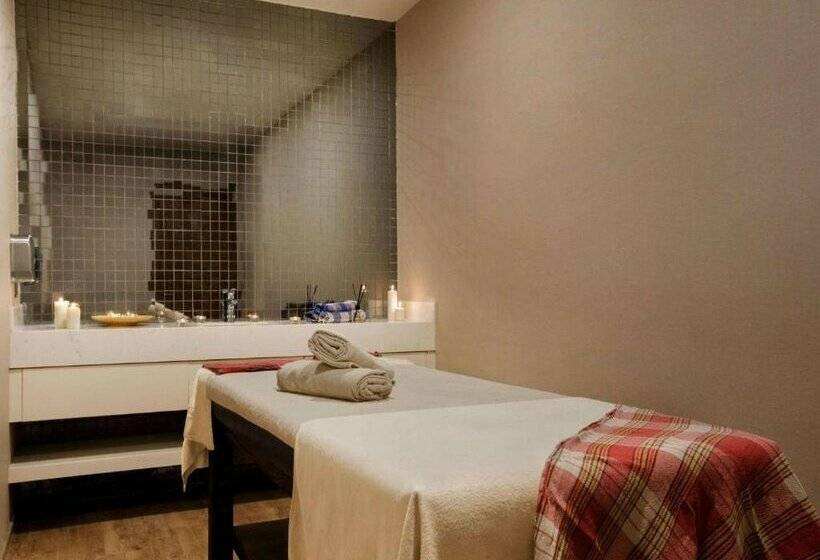 Ramada Hotel & Suites by Wyndham Kusadasi