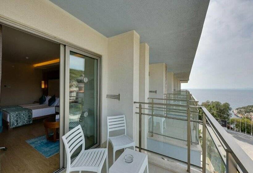 Ramada Hotel & Suites by Wyndham Kusadasi