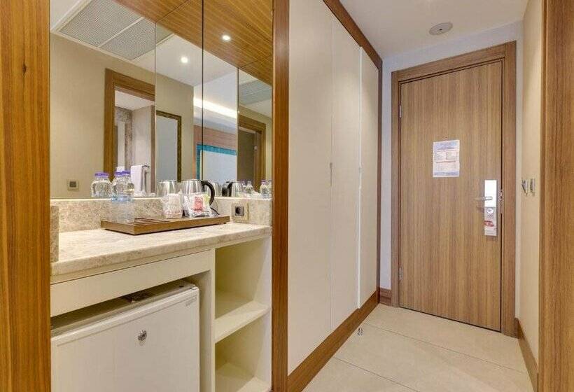 Ramada Hotel & Suites by Wyndham Kusadasi