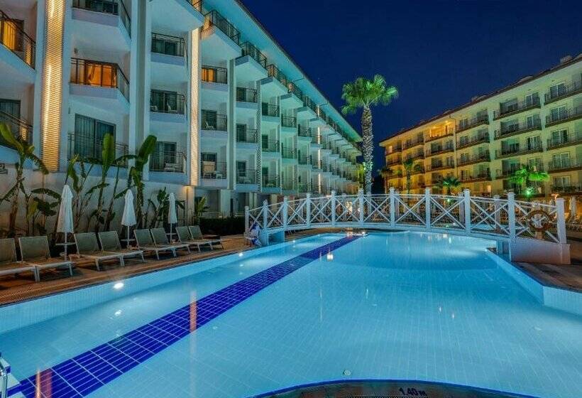 Ramada Hotel & Suites by Wyndham Kusadasi