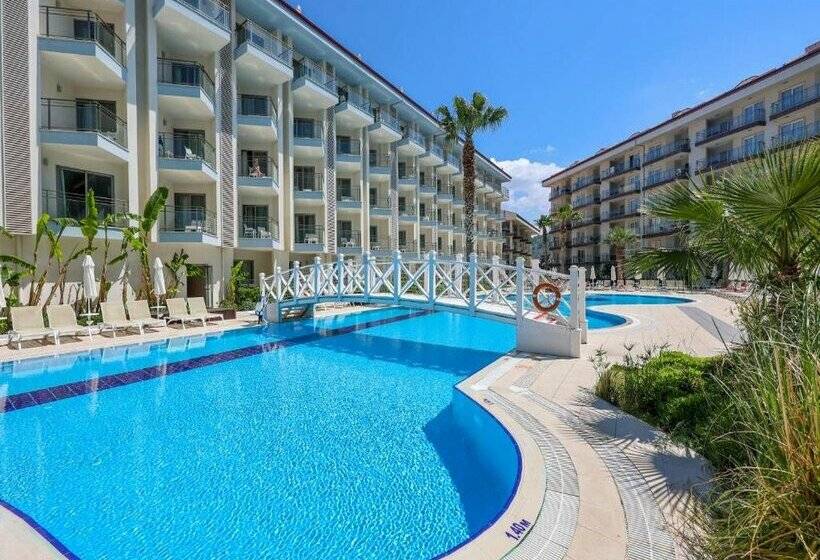 Ramada Hotel & Suites by Wyndham Kusadasi