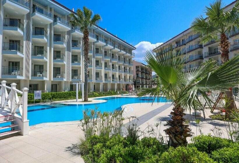 Ramada Hotel & Suites by Wyndham Kusadasi