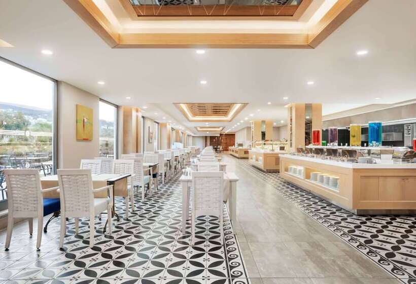 Ramada Hotel & Suites by Wyndham Kusadasi