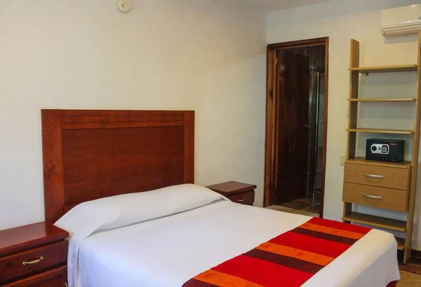 Real Mayab Hotel & Bungalows