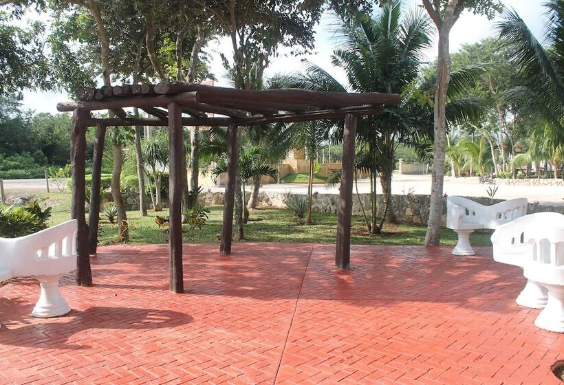 Real Mayab Hotel & Bungalows