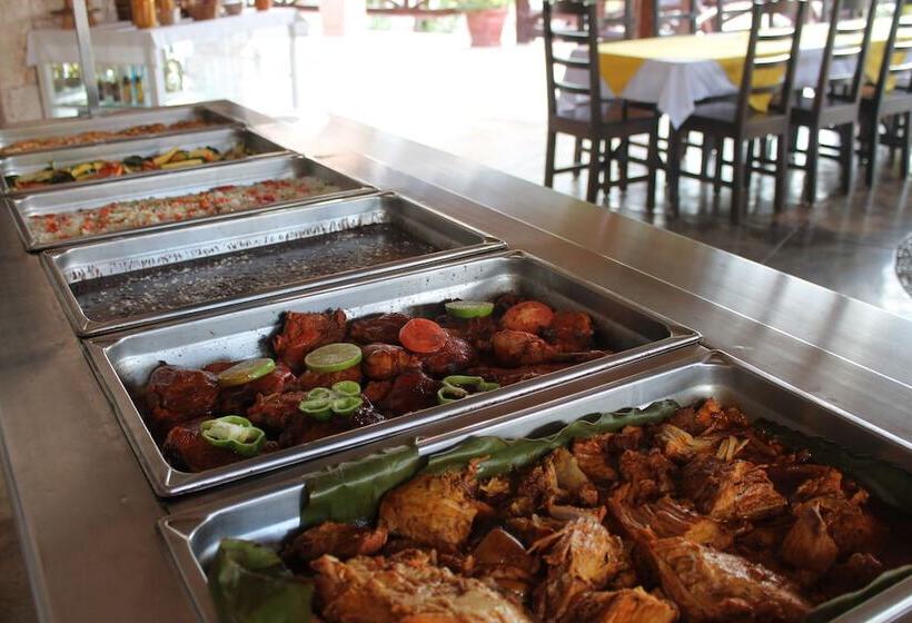 Real Mayab Hotel & Bungalows