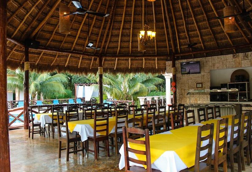 Real Mayab Hotel & Bungalows