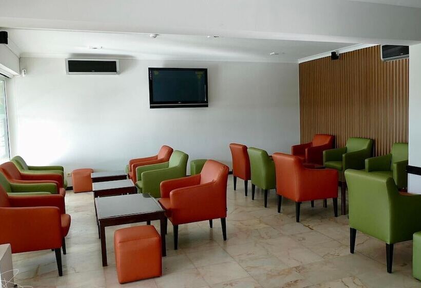 אתר נופש Parque Mourabel  Pe Do Lago  Oasis Village