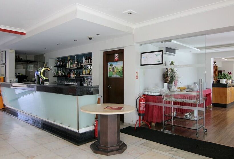 אתר נופש Parque Mourabel  Pe Do Lago  Oasis Village