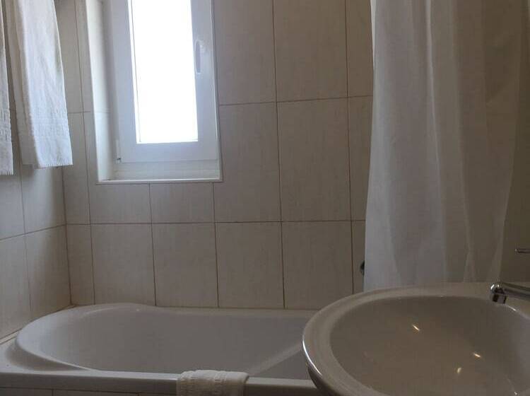 אתר נופש Parque Mourabel  Pe Do Lago  Oasis Village