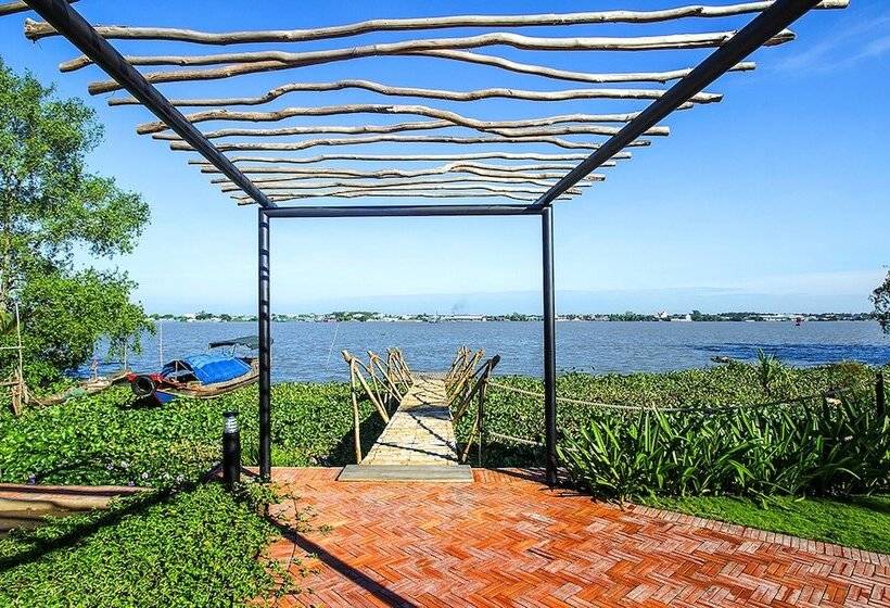 استراحتگاه The Island Lodge