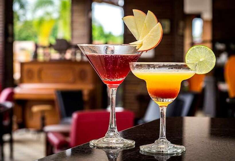 استراحتگاه The Island Lodge