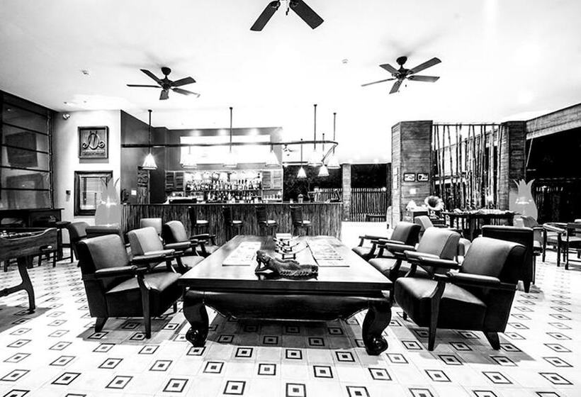 استراحتگاه The Island Lodge