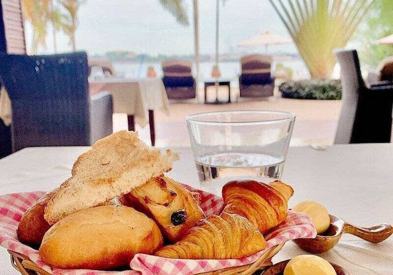 استراحتگاه The Island Lodge