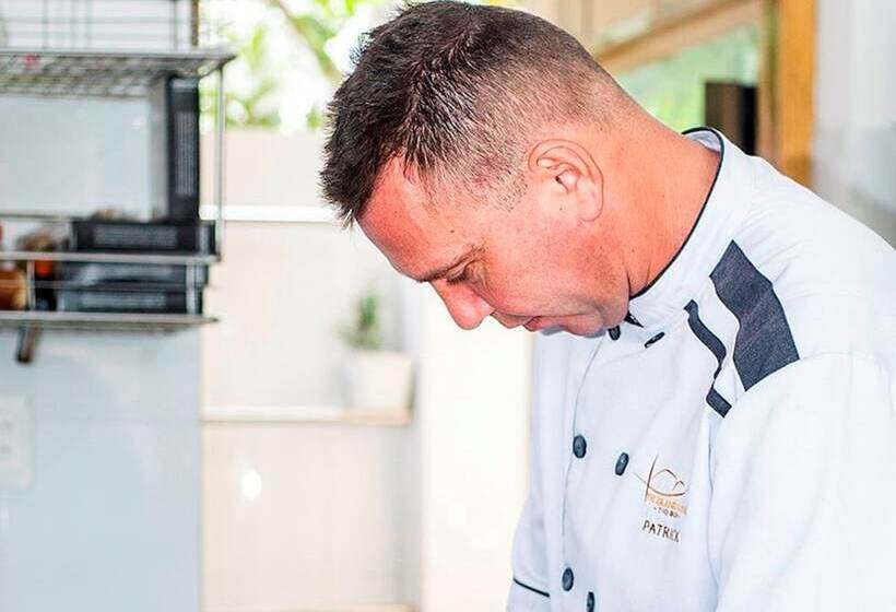 استراحتگاه The Island Lodge