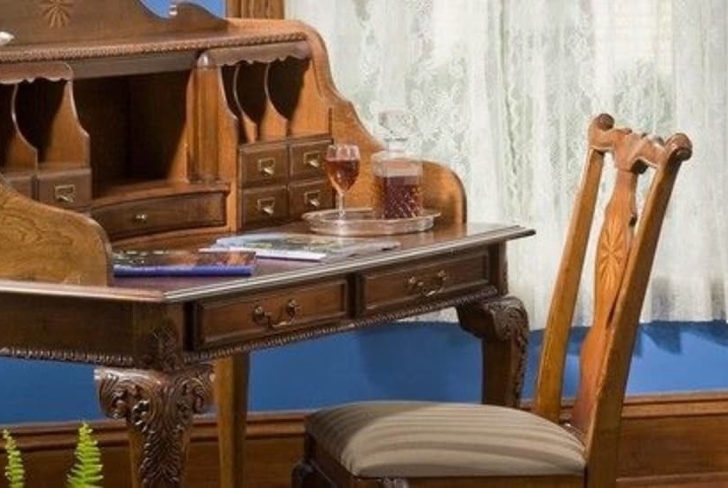 The Carriage House Inn Bed & Breakfast