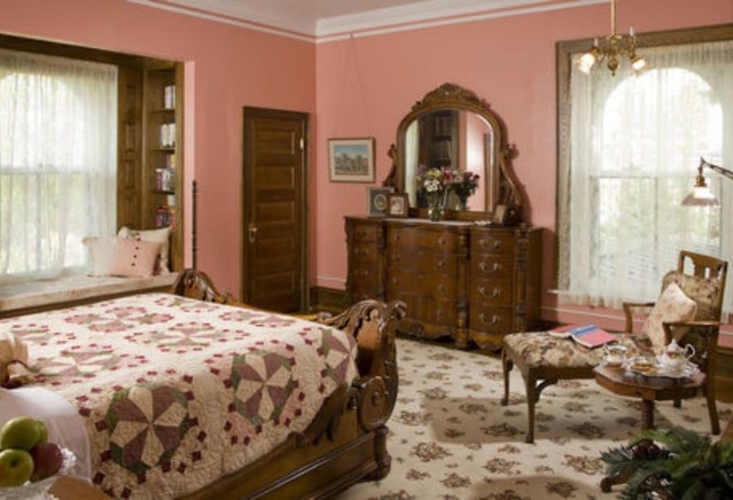 The Carriage House Inn Bed & Breakfast