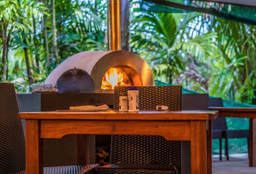 Ultiqa Fiji Palms Beach Resort