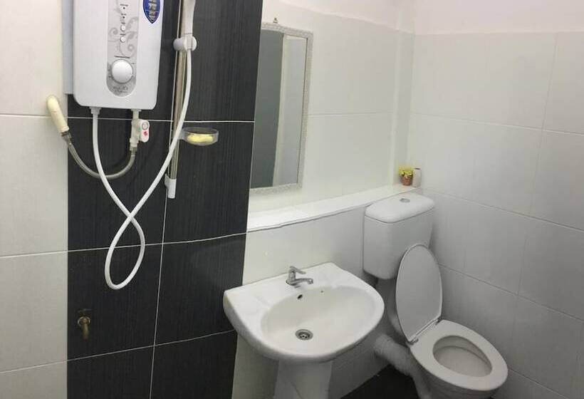 X Plorer Backpackers   Hostel