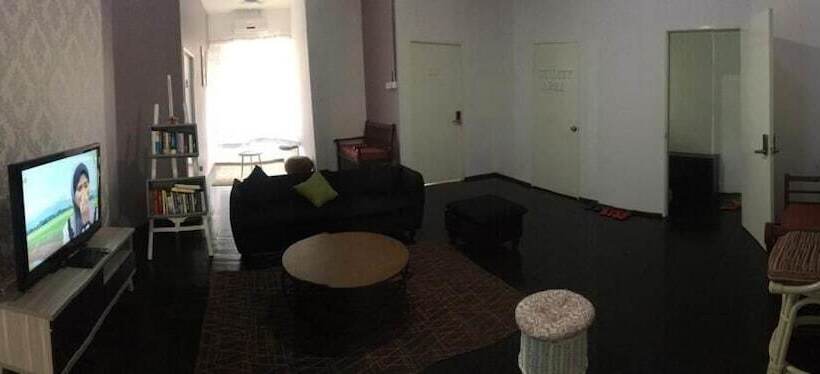 X Plorer Backpackers   Hostel