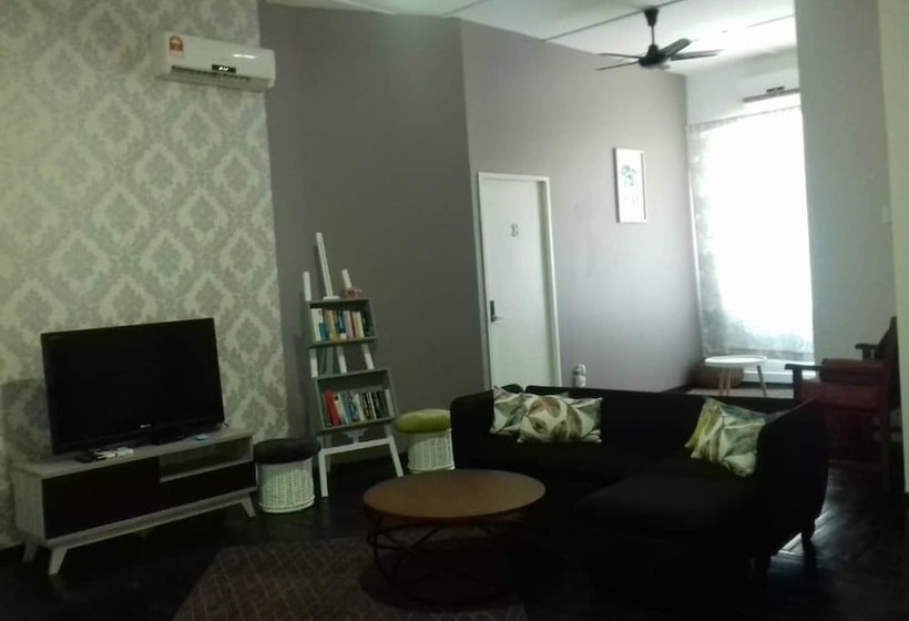 X Plorer Backpackers   Hostel