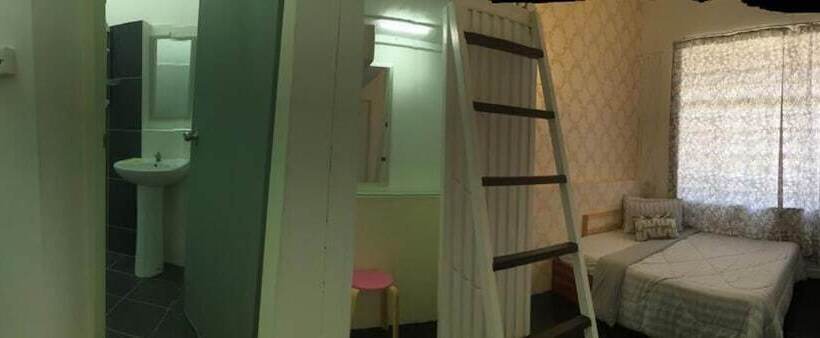 X Plorer Backpackers   Hostel