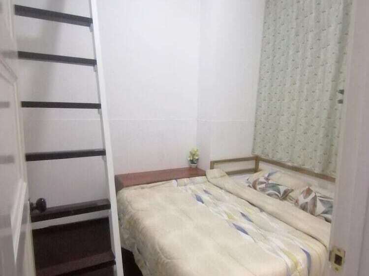 X Plorer Backpackers   Hostel