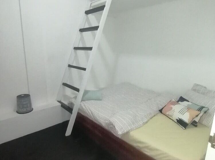 X Plorer Backpackers   Hostel