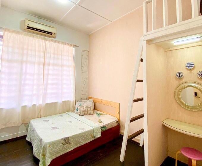 X Plorer Backpackers   Hostel