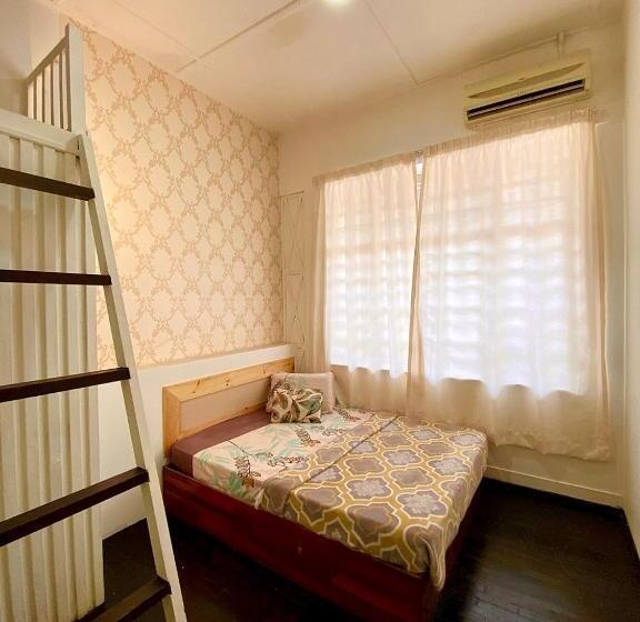 X Plorer Backpackers   Hostel