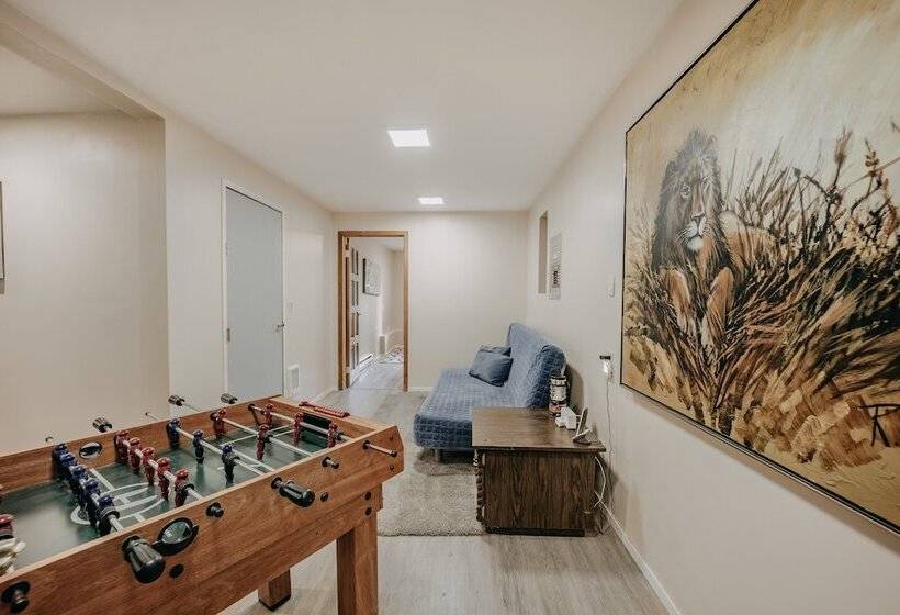 80mbr   Hot Tub   Wifi   Bbq   Wood Stove   Sleeps 9!