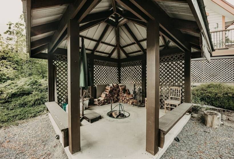 80mbr   Hot Tub   Wifi   Bbq   Wood Stove   Sleeps 9!