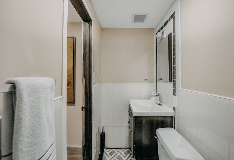 80mbr   Hot Tub   Wifi   Bbq   Wood Stove   Sleeps 9!