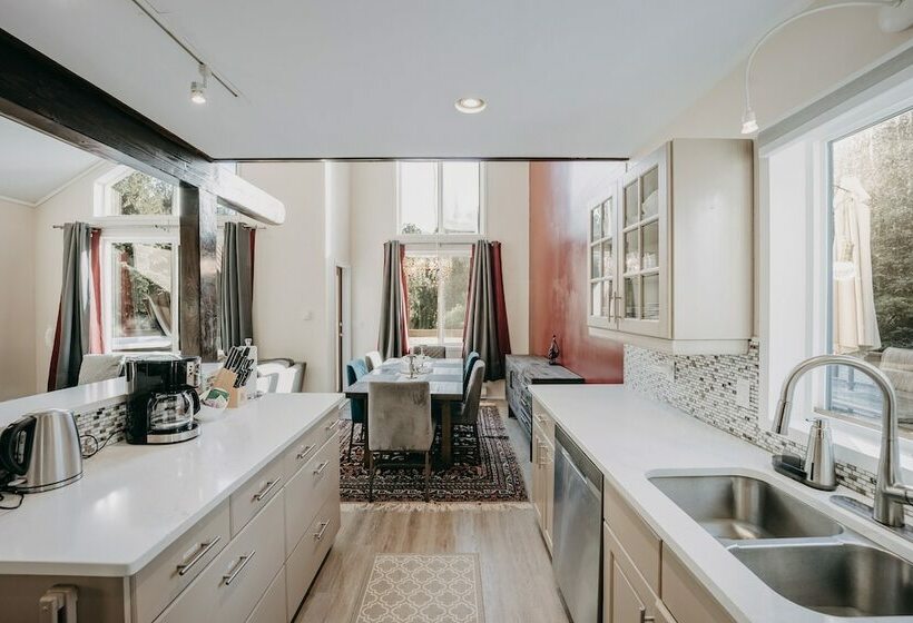 80mbr   Hot Tub   Wifi   Bbq   Wood Stove   Sleeps 9!